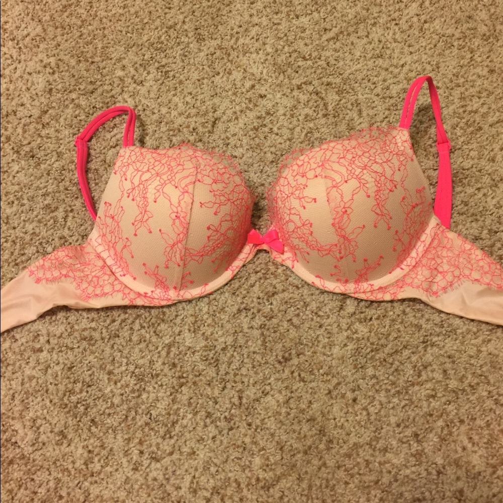 Victoria Secret lacey pink push up bra